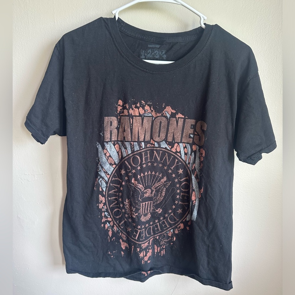 Graphic tee